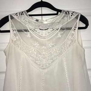 Beautiful white lace dress. Size S.